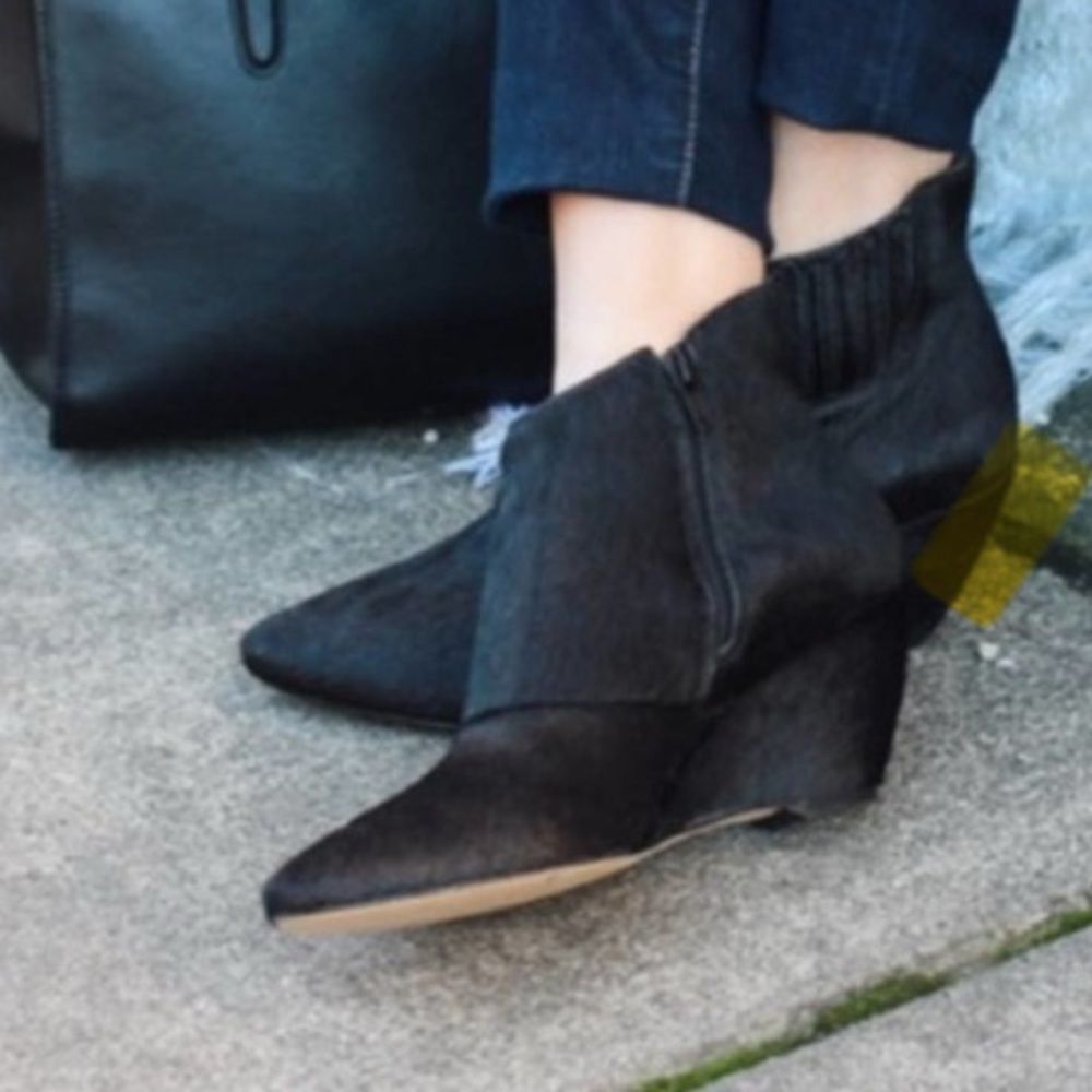 Matisse Black Nugent Calf Hair Ankle wedge Booties - 9